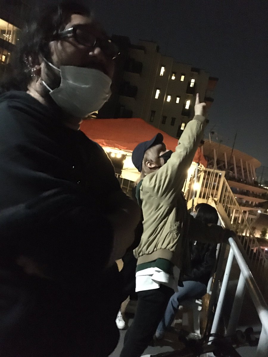sanagiyakomame's tweet photo. 「カリスマにしか見えない光が走ってるんだよ!」
「……」
#古郡翔馬
#JOMO
#ハングオーバー
#WeekendNightMarket https://t.co/3ugCgiqZvj