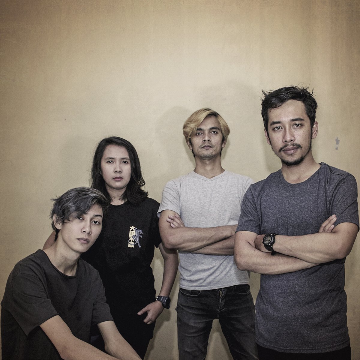 #BAHANA_NEW_RELEASE
#PLAY
🎧 <a href="/AntartickMusic/">Antartick</a>  #EVERY_HELLO_HAS_A_SWEET_GOODBYE
LABEL: <a href="/aquariusmusik/">Aquarius Musikindo</a> 
#AYODENGARKANRADIO
HOST @KinarBahana MD <a href="/saraswatidn/">ayu saraswati</a> 
📻 Streaming : bahanafmngawi.com