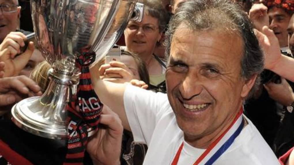 cif_officiel's tweet photo. C'est aujourd'hui l'anniversaire de Victor #Zvunka (1 sélection). L'ancien défenseur a remporté la Coupe de France avec l'Olympique de Marseille en 1976 et a joué pour le FC Metz, le Stade Lavallois, le RC Paris.
Le CIF lui souhaite un joyeux anniversaire ! 🎉 https://t.co/DCRxlY4tQM