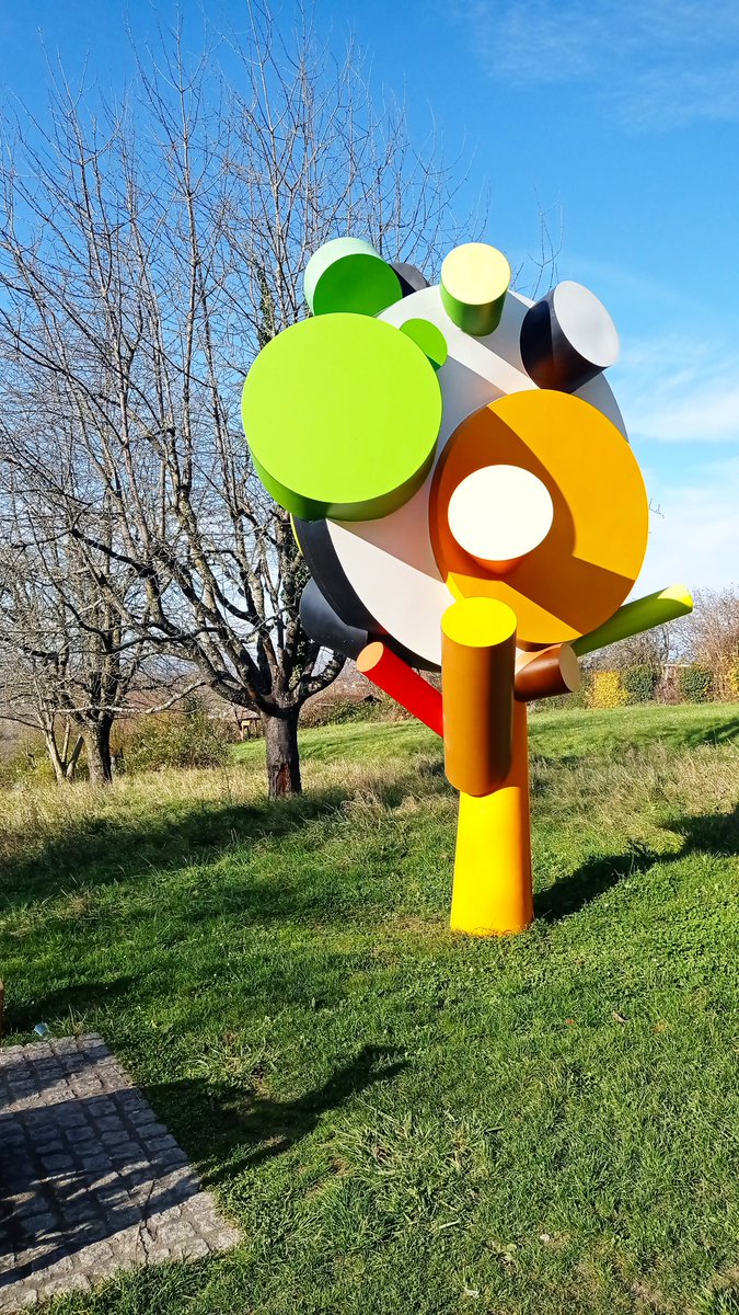 robertseara's tweet photo. #24stops is a marvelous art project that consists on 24 objects/sculptures by Tobias #Rehberger which mark the 5-km-way from @Fond_Beyeler to @VDM_News. Walking modern art between Switzerland and Germany. 😍 https://t.co/zvgsqYaKkc