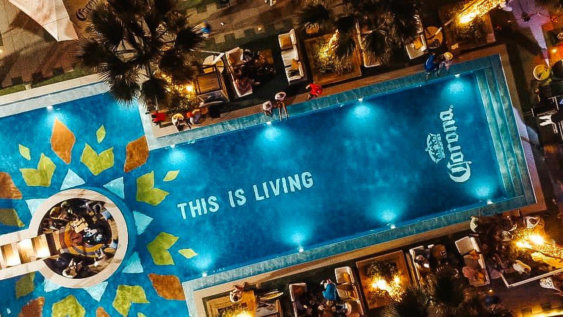 AltitudeBeach's tweet photo. Living. Let’s do it again today. No mask. No entry. 🥂☀️ 😷 #AltitudeSummer https://t.co/2TAi2HoX4j
