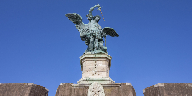  #AssassinsCreed    #ACFacts: 3Archangel Michael's statue was not put in AC bc it was placed in 1536. Brohood takes place b4 that.Bridge was made in 239 AD to be the only entry tobc.1688, Bernini added 10 angels.-10 angels exist in ACB,Tbh,it makesflashier!12/13