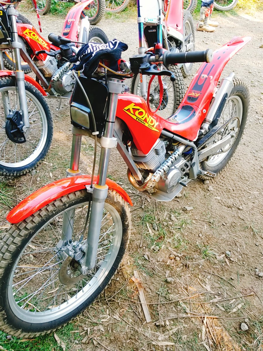 kumizoo's tweet photo. 今日はトライアルに挑戦(2回目)
今回の相棒はこちらのバイクでした!
#トライアル
#kondy
#kondy100 https://t.co/Xotphl7yLI