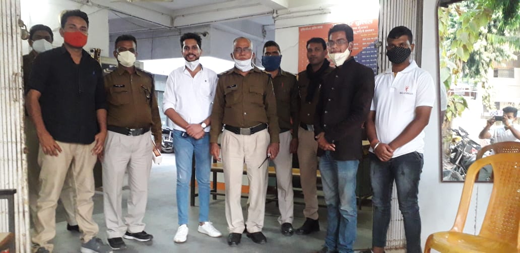 IndiaMillennium's tweet photo. Happy diwali for real hero's of our city. https://t.co/IcoJTzQPtG