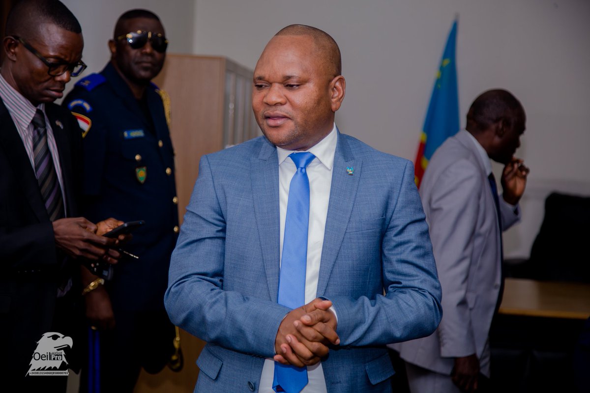 Mbulayi650's tweet photo. Ensemble Nous allons révolutionner les choses sur tout le plan pour l'émergence de la province du kwango. Ma fondation s'apprête pour une 3èm édition de la bourse d'étude MM édition 2019-20 L'encadrement de la jeunesse avant tout
Eyrolles Michel Mvunzi Meya https://t.co/hsnyd13Iry