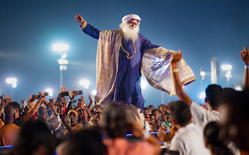 SadhguruJV's tweet photo. The most important thing today is to make human beings rise to a sense of inclusiveness beyond gender, race, religion, and nationhood. #SadhguruQuotes https://t.co/4clOqGHs5N