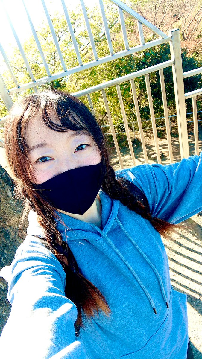 tiny_tot148cm's tweet photo. 自然エネルギーを摂取して、真っ黒なもんじゃ味の中華まんを食べました！

#千葉県
#鋸山
#地獄まん https://t.co/RW3xt1sRhE