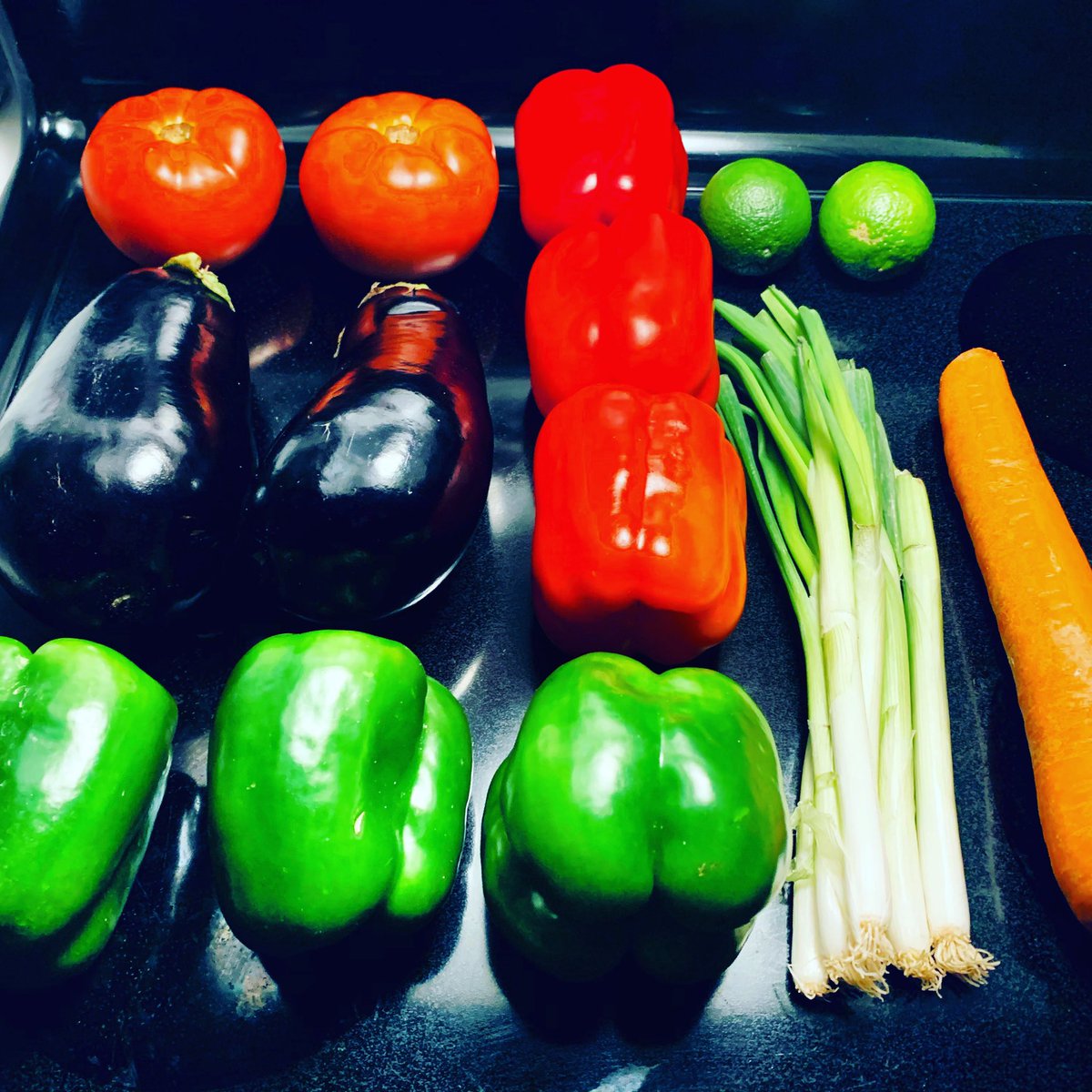 MARCALANGRAY's tweet photo. #FarmersMarket #Score, from #Regional & #Local #Farms, now what to #Make... #Support #WholeFood #LocalFarms #EatWell #EssCalate #DJ #MAG #TheDjCanCook #SupportSmallBusiness #BeachLife #IslandLife #BeachHouse #HouseMusic https://t.co/m9jjJ396F4