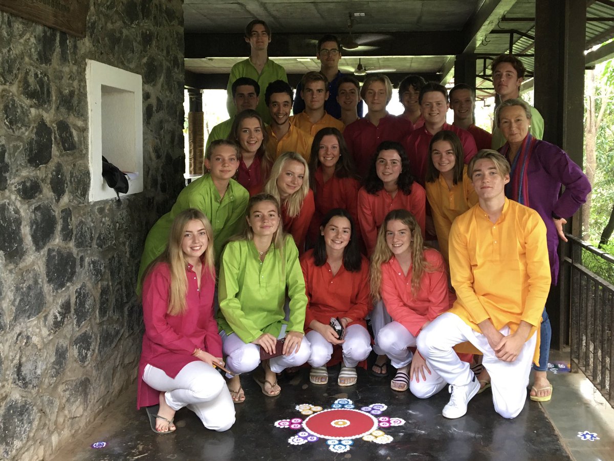 FelstedMagic's tweet image. Happy Diwali to all of our Indian Friends! Fond memories of last year celebrating Diwali at the Magic Bus Centre in Karjat