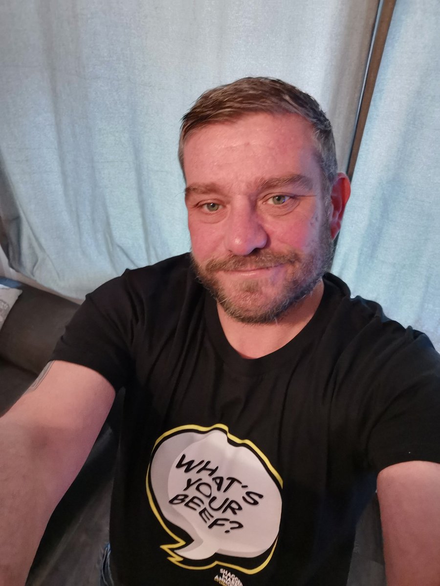 PopAnfield's tweet photo. @Rosemarino @IAmChrisRamsey loving the #SMA merch 😁👍🏻 https://t.co/ozNwKlI1Yx