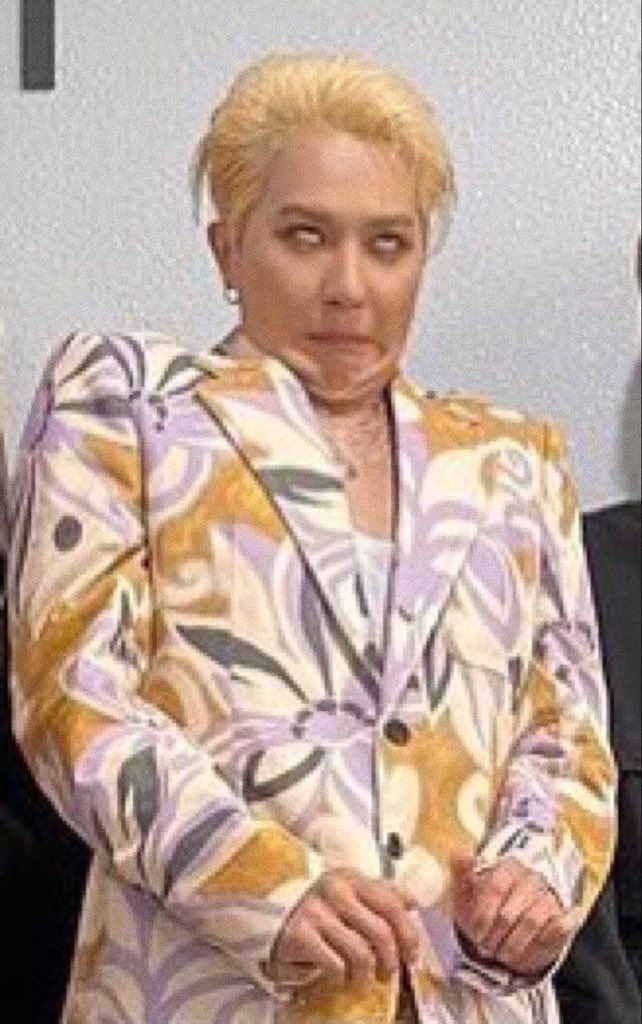 wooyoun99's tweet photo. Song Mino is either:

hot as hell      or      what the hell https://t.co/zKdO1RN8iq
