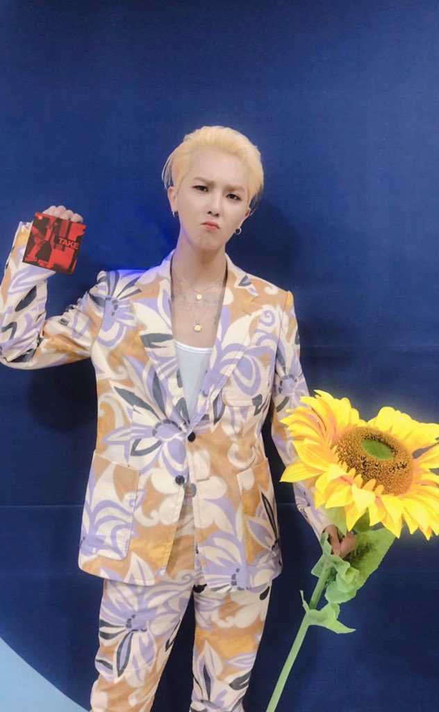 wooyoun99's tweet photo. Song Mino is either:

hot as hell      or      what the hell https://t.co/zKdO1RN8iq