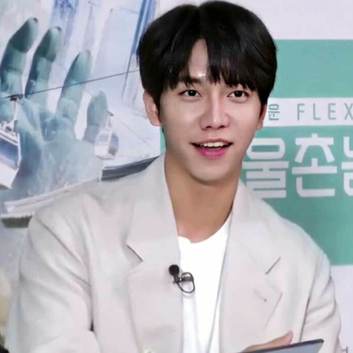 SaligueDhes's tweet photo. #LeeSeungGiTheOrdinaryMan
#이승기7집_선공개6시_뻔한남자
Iloveyou with all my heart and soul💖💖💖 https://t.co/2mOCQEr2OE