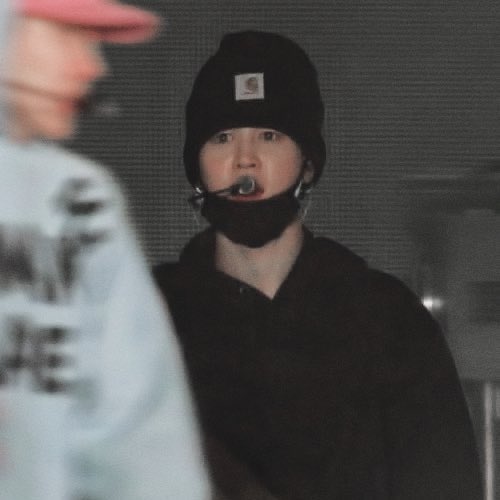 h6bicore's tweet photo. hemlo  7  followers it  maia  :]  !! i’ve  been  thinking  4   a  while n  ive  decided  that  i’ll  move  to  a  new  acc  2 start  again cs  i  feel  like  its  2  much  4  me  here  :( IF  u  still  wanna  b   moots  ,,  my new acc is @sobiwonv !!  hehe  thx  ily  🥺 https://t.co/pT8fQSmG9i