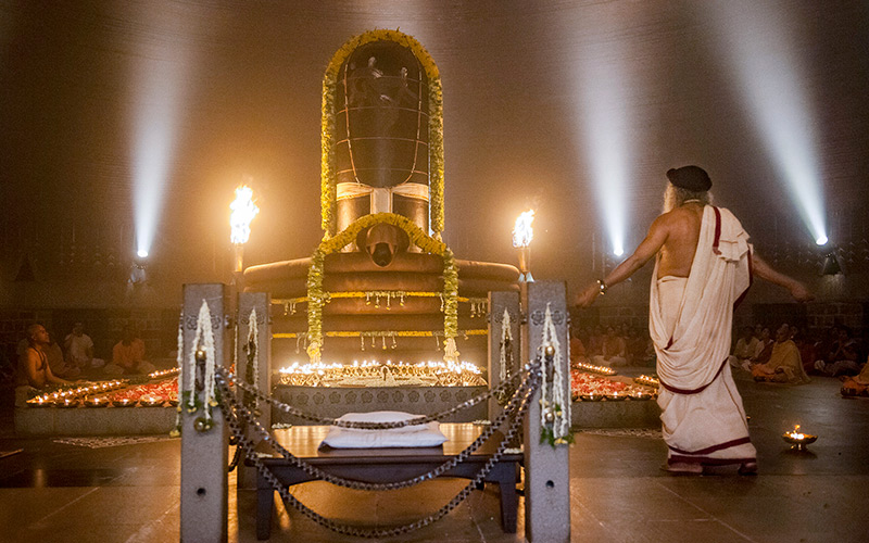 SadhguruJV's tweet photo. The energy of Dhyanalinga creates a possibility for every human being who opens up to know and experience life in its totality. #SadhguruQuotes https://t.co/aNhtmiVHW0