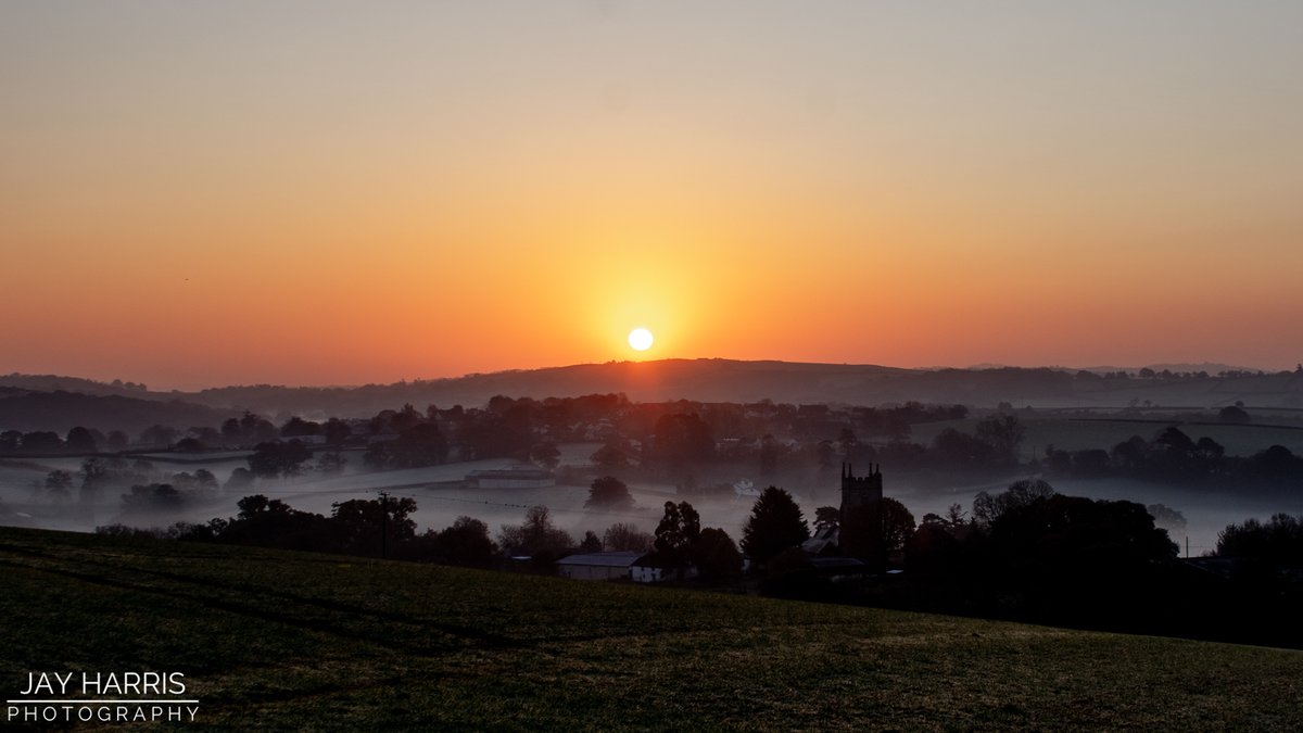 JayHarrisPhoto1's tweet photo. There's something about November mornings π
https://t.co/VxmVOU3gtm
#sunrise #mist #mistymorning #photography #landscapephotography #devonmornings https://t.co/YrVUVBxBOE