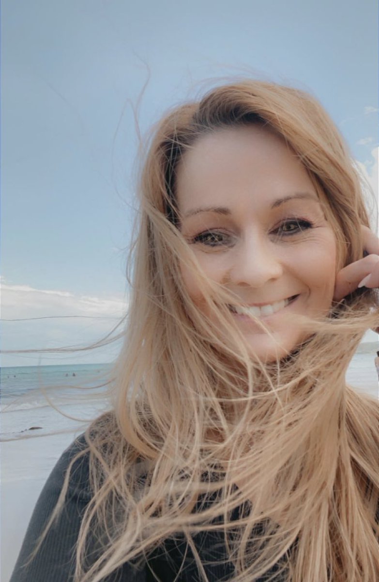 LisaNEdwards's tweet photo. For those that have commented on my Messy Hair for my #BTC CH-ART cartoon Lisa this is why 🤣😂🤣 https://t.co/YmtvyOK55I