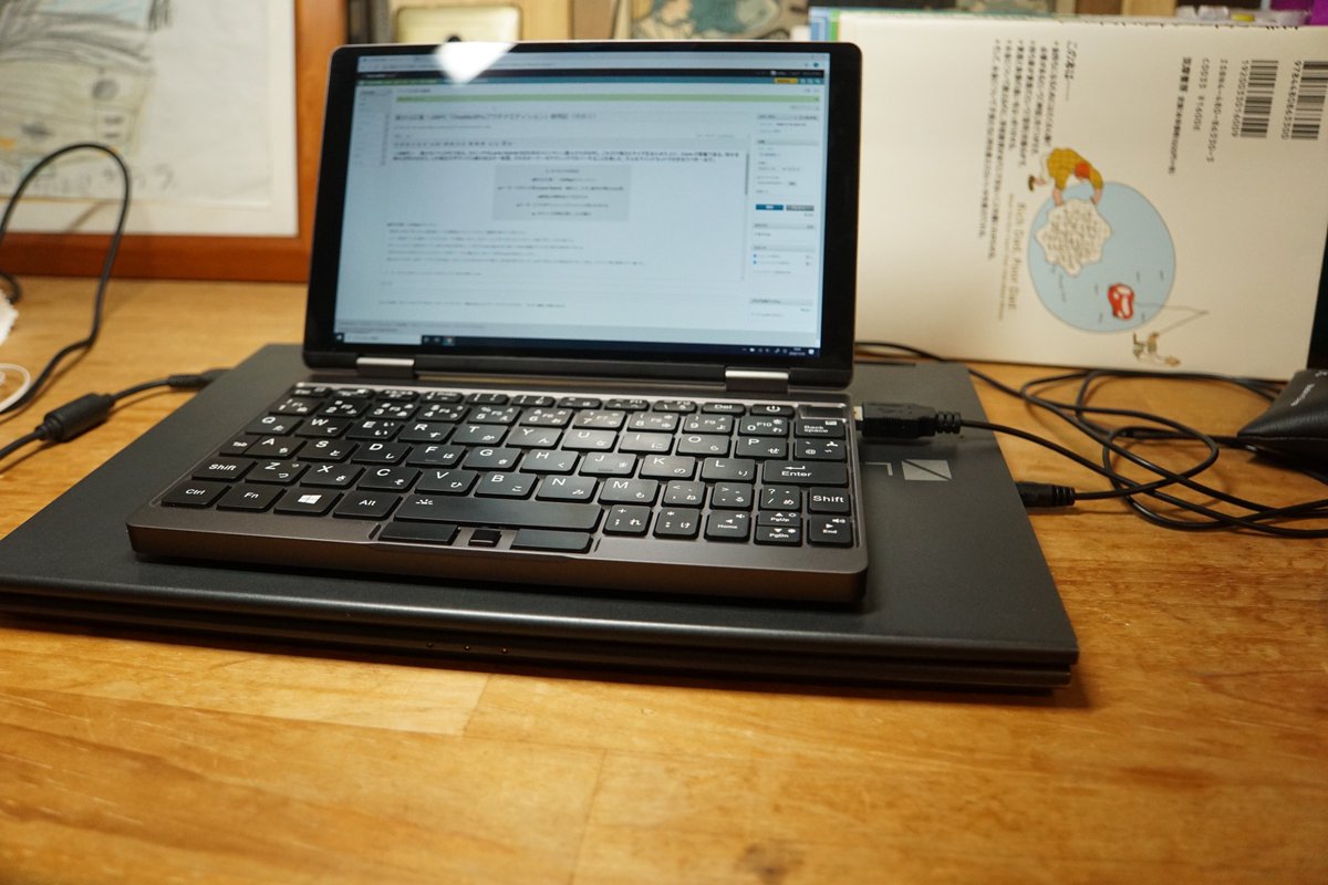 wolfkai's tweet photo. エリーゼもかなり尖ったクルマだけど。
パソコンも小型軽量を突き詰めたやつに買い替えた。これをメインマシンとして乗りこなそうというのは無謀なのだろうか…？
#onemix3 #umpc
https://t.co/Z07qzAIl08 https://t.co/MMSUId0oed