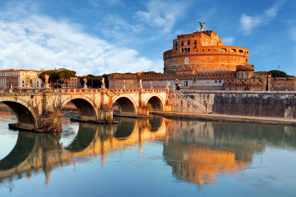 Refs: https://erenow.net/biographies/the-borgias-and-their-enemies-1431-1519/6.php https://www.italyguides.it/en/lazio/rome/ancient-rome/castel-st-angelo https://penelope.uchicago.edu/~grout/encyclopaedia_romana/romanurbs/mausoleum.htmlHadrian's Castel has stood for SO LONG, but his Wall in  #ACValhalla, only about 15 yrs older than her, has almost vanished. Goes to show her Might!Thx for Reading Assassins, Plz Follow & RT!13/13