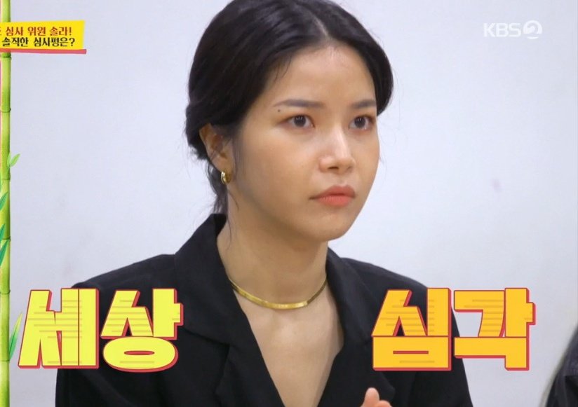 ByulwheeTaeng's tweet photo. don't worry YONG ceo-nim.. we will support your little sister 💕
#rbwfamily 

I can't stop laughing at Yong ,her face tho😂🤧 

@RBW_MAMAMOO @RBW_PURPLEKISS https://t.co/L4JsHeoMiZ