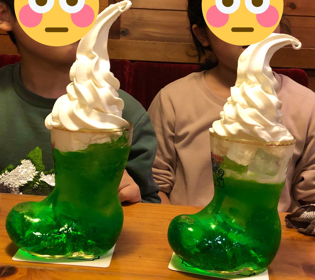 大福プリン 運ばれてきたどデカいクリームソーダにびっくりする子どもたち