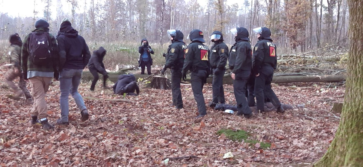 MauliBewohner's tweet photo. Der Todesfall in Amerika lässt grüßen....vielleicht gibt es in Deutschland ein Polizeiproblem? https://t.co/r6JyAt6qT3