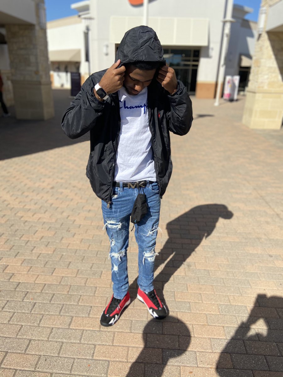 Ihatehuncho1's tweet photo. Bitch, I'm turnt up, I feel like I won a Grammy yeah
Love no thotanese, I know she cannot understand me yeah
I'm speaking guapanese I know he cannot understand me yeah
I'm a real nigga all you gotta do is hear me out
Please don't judge me if you do not know my past now -Lil Tecca https://t.co/xz3tYfoI5k