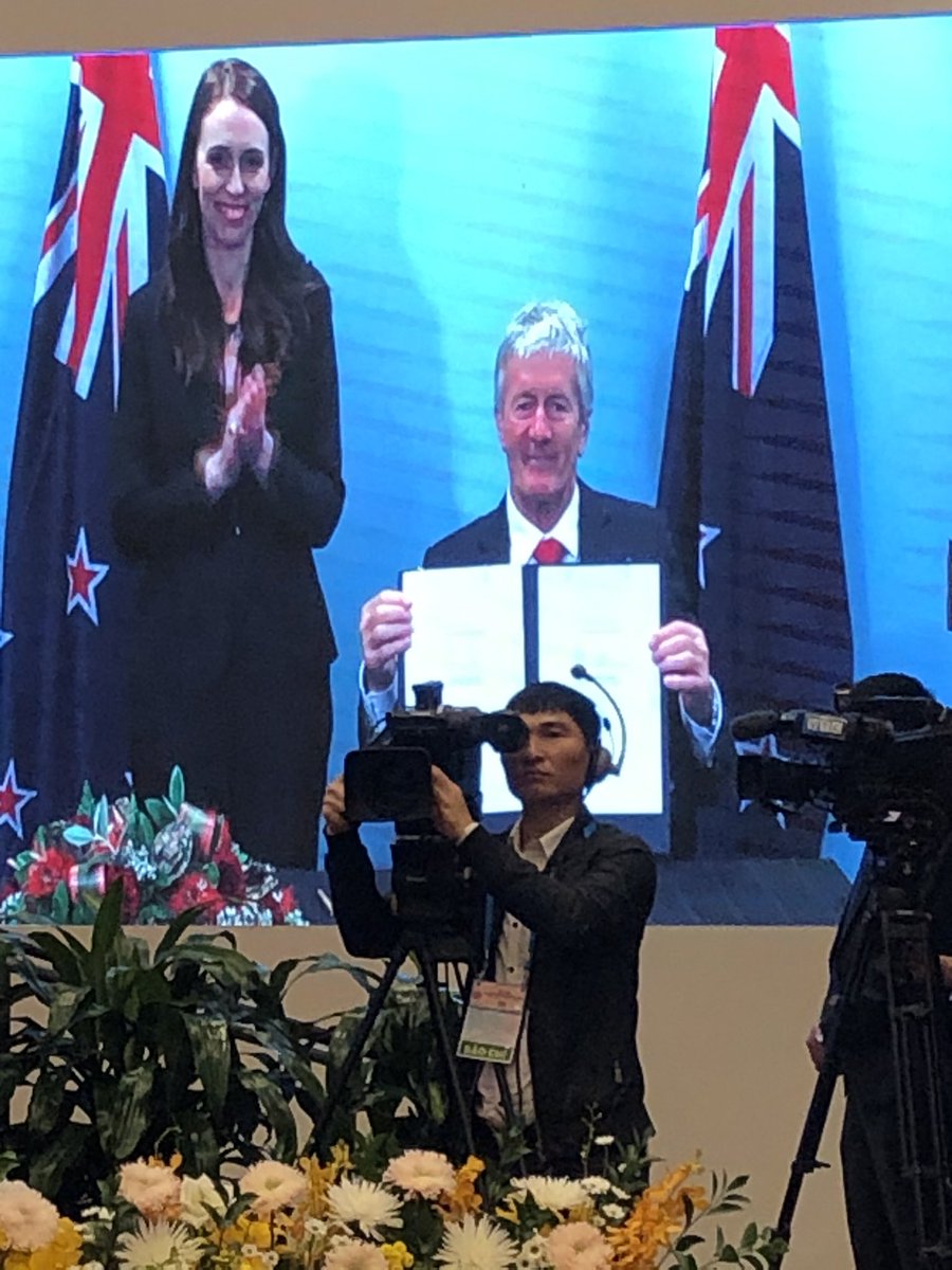 WMatthewsNZ's tweet photo. RCEP signed today! A great achievement for ASEAN, China, Japan, Korea, Australia &amp; NZ. RCEP is the world’s largest FTA, and its signing an important step in the region’s post COVID-19 economic recovery. https://t.co/4D1FTQp1r2
