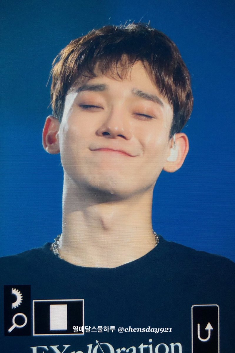 hourlyEXO's tweet photo. [@weareoneEXO #CHEN] https://t.co/28I5kKIwS7