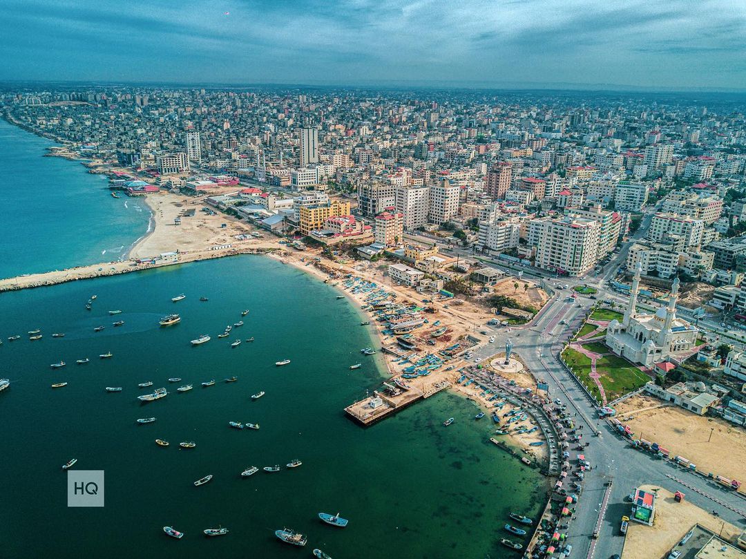 FreeGazaMedia's tweet photo. صورة جوية لميناء ومدينة #غزة 

تصوير: سُليمان حجّي https://t.co/1sREWEsubP