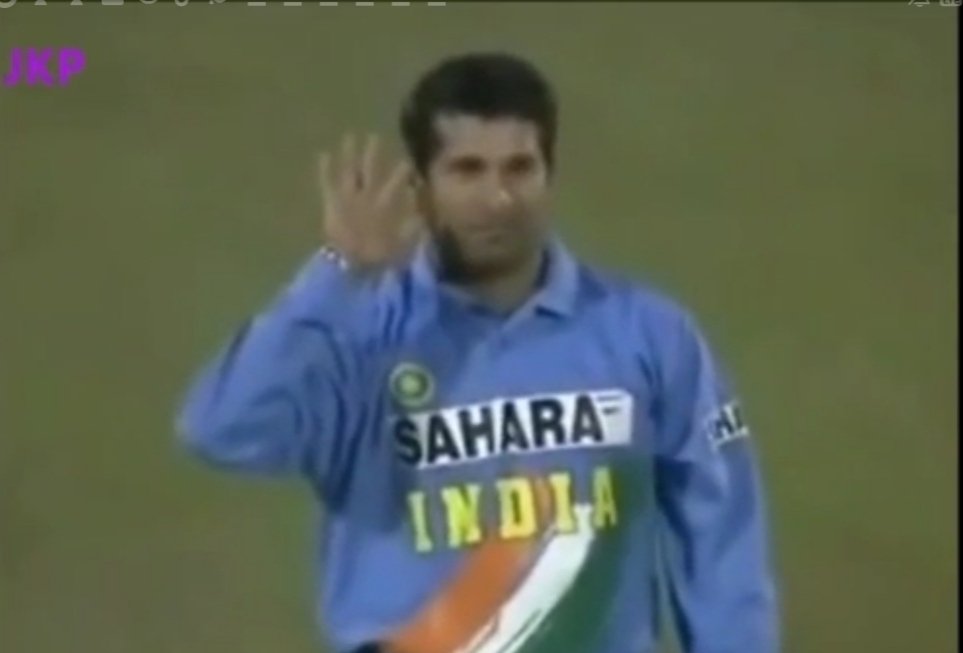 In an ODI btw Ind & Ban in 2004 Mortaza was tailoring a fiery cameo (39 frm 20) & when  @sachin_rt came to bowl final over of innings,he welcomed sachin with a 6 & in vry nxt ball Sachin showed Mortaza how mastered he is in art of spinning & gave an easy stumping practice to Dhoni