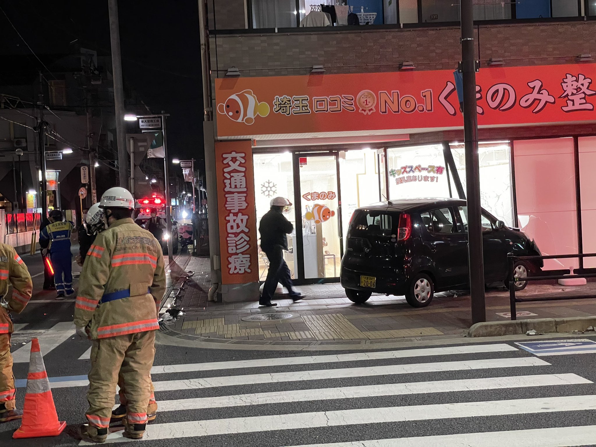災害火災画像速報ニュース2 渋滞情報 埼玉県さいたま市見沼区東大宮4丁目 宇都宮線 東大宮駅付近くまのみ整骨院に軽自動車突っ込む事故11月15日 東大宮 事件事故 災害速報ニュース T Co Mxwiwqcpo1 埼玉 大宮 T Co 3onzpvmt2z