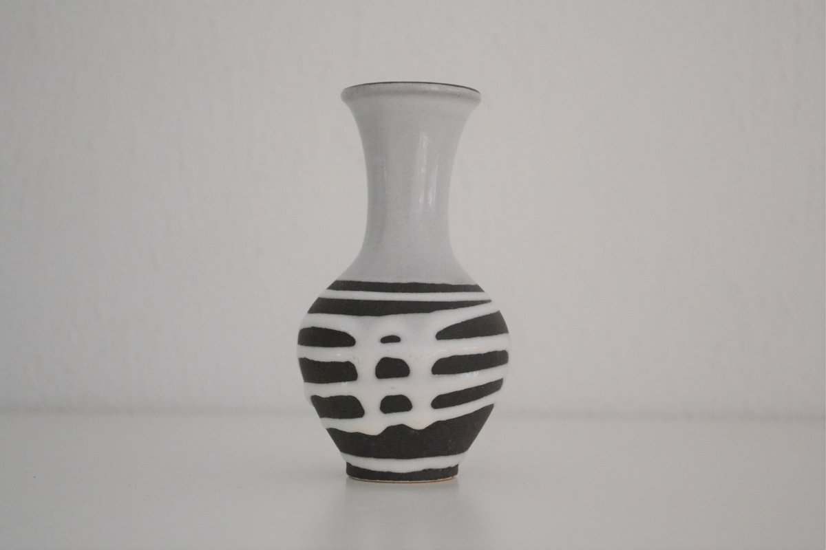 retro24_7's tweet photo. Excited to share the latest addition to my #etsy shop: West Germany vase by Schlossberg decor Roulette - vintage Retro - Fat Lava https://t.co/CnCboPGpo1 #vase #midcentury #design #pottery #germany #fatlava #schlossberg #white #westgermanpottery #wgp https://t.co/3CVO2qNv1Q