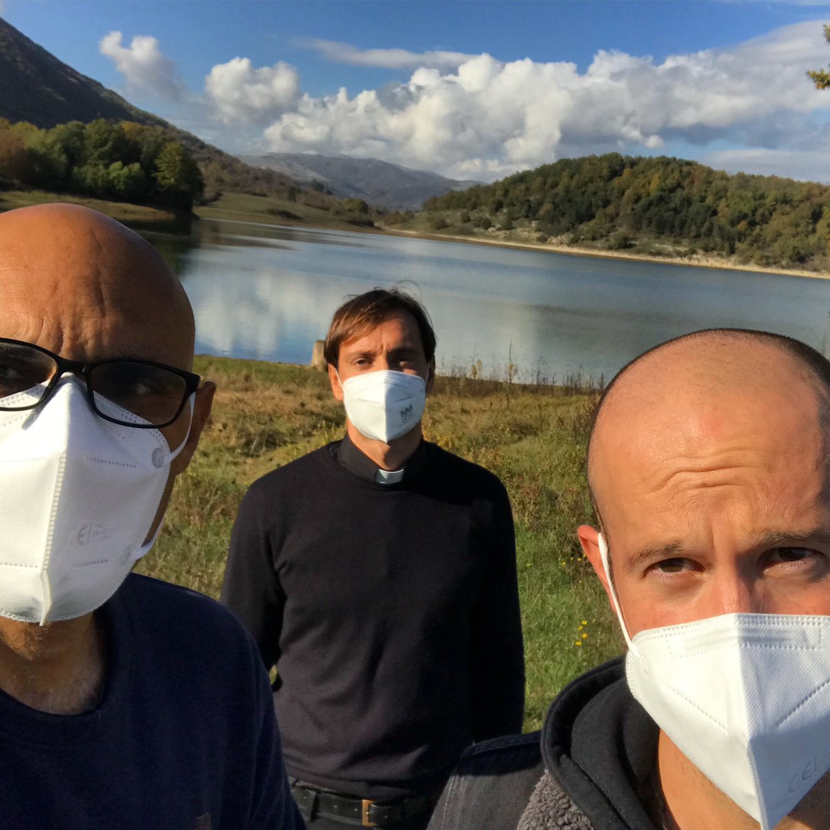 davidebanzato's tweet photo. Ora su @rete4 vi aspettiamo per un nuovo #viaggio insieme con @iviaggidelcuore per scoprire @ravello nella stupenda #CostieraAmalfitana #buonadomenica @MissioniDBosco @fam_cristiana @NuoviOrizzonti #MeProduction @Reg_Campania #backstage https://t.co/STsRwPkSUZ