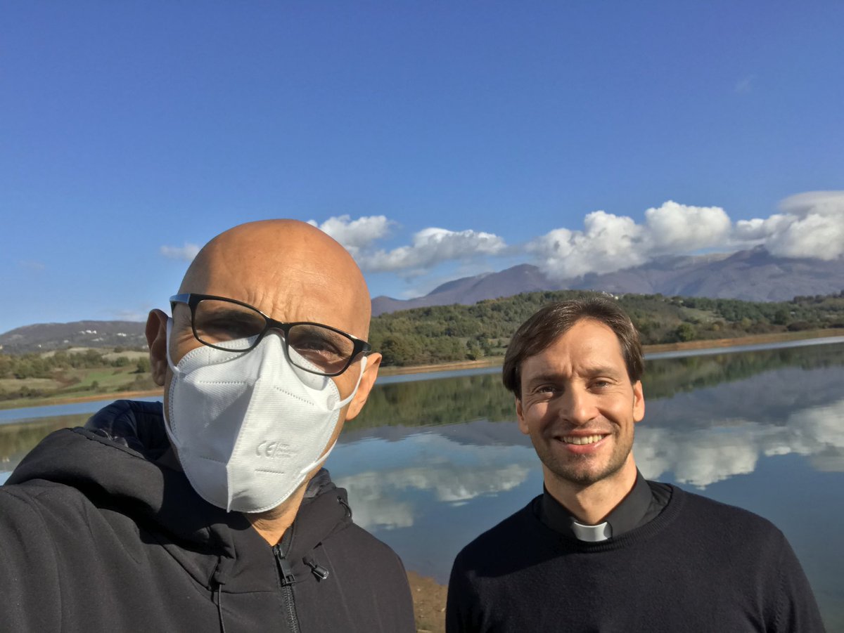 davidebanzato's tweet photo. Ora su @rete4 vi aspettiamo per un nuovo #viaggio insieme con @iviaggidelcuore per scoprire @ravello nella stupenda #CostieraAmalfitana #buonadomenica @MissioniDBosco @fam_cristiana @NuoviOrizzonti #MeProduction @Reg_Campania #backstage https://t.co/STsRwPkSUZ
