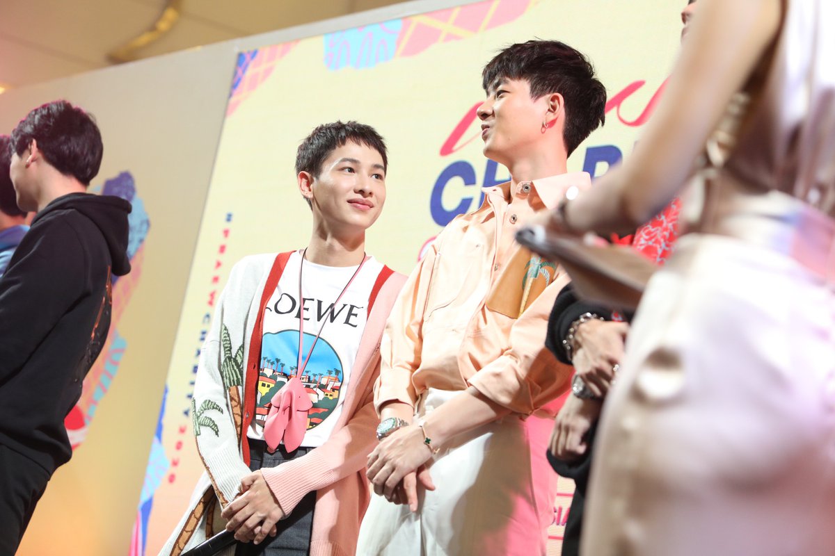 Siam_Paragon's tweet photo. ไบร์ท-วิน นำทีมคู่จิ้นทั้ง คริส-สิงโต, ออฟ-กัน และ เต-นิว มามอบของประมูล ในงาน PRAEW Charity 2020 “Share the Love ส่งรัก...รักษาน้อง” ณ แฟชั่น ฮอลล์ ชั้น 1 สยามพารากอน

#SiamParagon #BeAmazed #WorldClassExperience
#PraewCharity2020 #SiamparagonxPraewCharity2020 https://t.co/2fxTNbxkdX