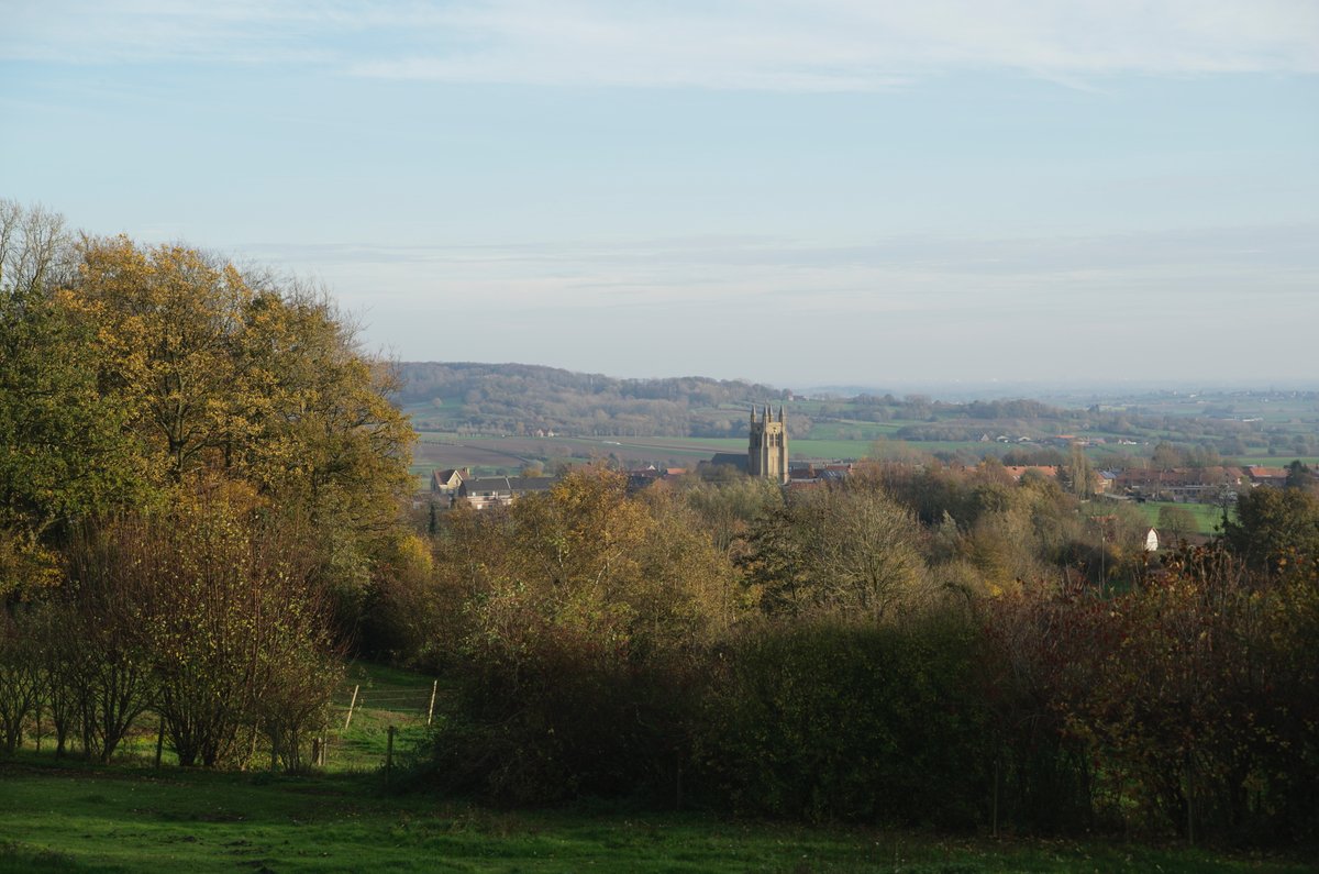 PascalHeyman's tweet photo. Perfect late autumn weather for a hike in the 🇧🇪 #Westhoek with great views on #Loker, #Kemmelberg, #Westouter, #RodeBerg. And a @FlandersWW1 bomb found by a farmer in the fields, indicating how more than 100 years later the war’s traces are still very much with us. @Westtoer https://t.co/AlC6iQaVLy