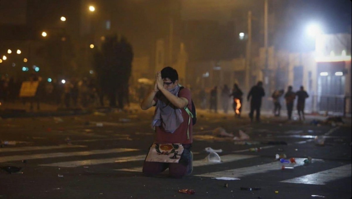 Dharlat1's tweet photo. CUÁNDO VAS A PROTESTAR POR TÚ PAÍS SABIENDO QUÉ TE COSTARÁ LA VIDA, ES AMOR POR TU PATRIA, ES UN ACTO DE VALOR Y AMOR POR TÚ PAÍS, LATINOAMERICA ESTÁ CONTIGO PERÚ, LEVANTAREMOS TÚ VOZ DE AQUELLOS QUÉ HAN SIDO CALLADAS, NO ESTÁS SOLO, ESTAMOS CONTIGO. #PeruLivesMatter https://t.co/UpFxHwrpzy
