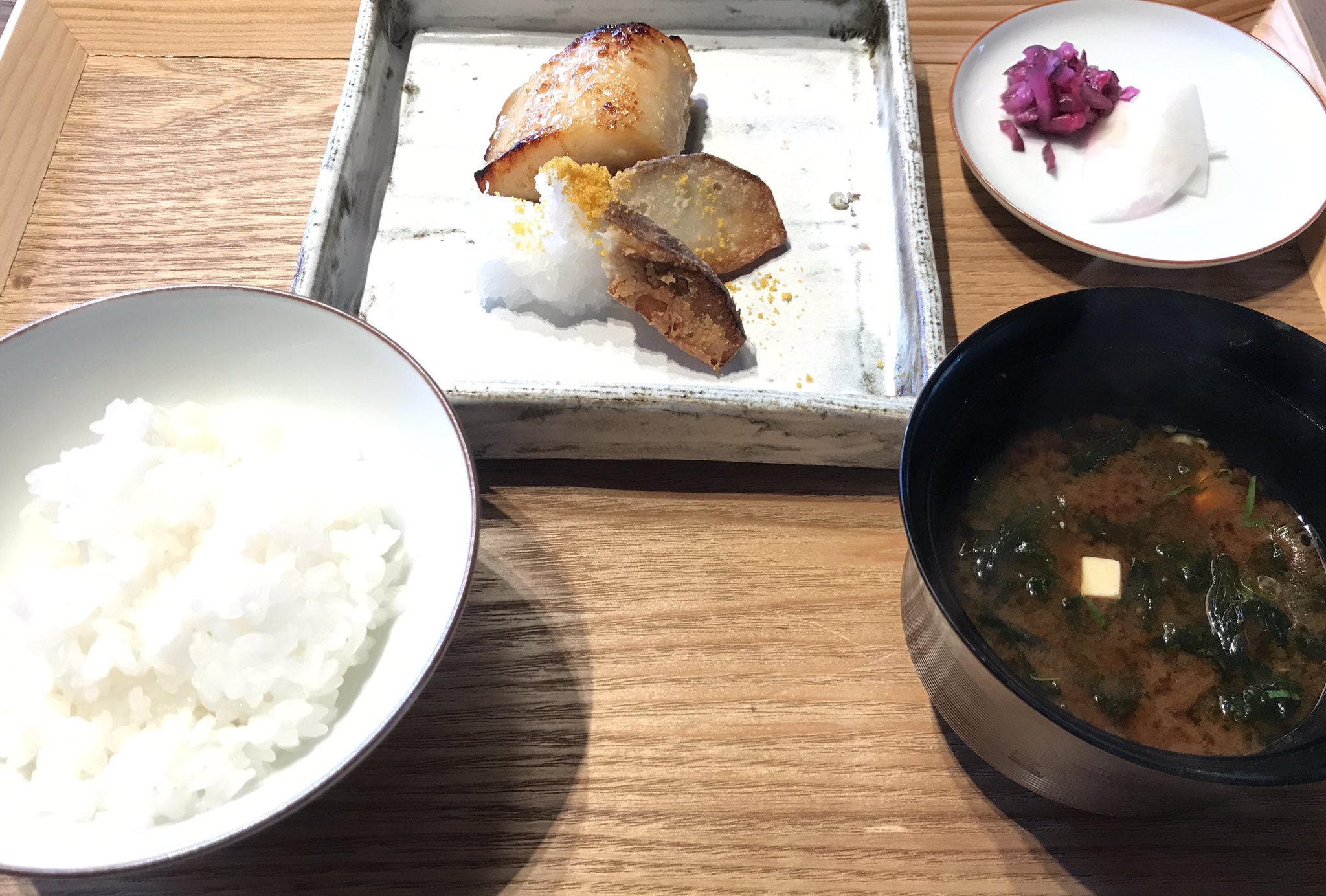 Kenta Oshima 11 11にオープンした和食板垣さんへお昼を食べに行きました とても趣のある外観の店構えと 雰囲気の良い店内で とても美味しいお食事をいただきました 北千住にお近くの方もそうでない方もぜひ予約して食べに行かれることをオススメし