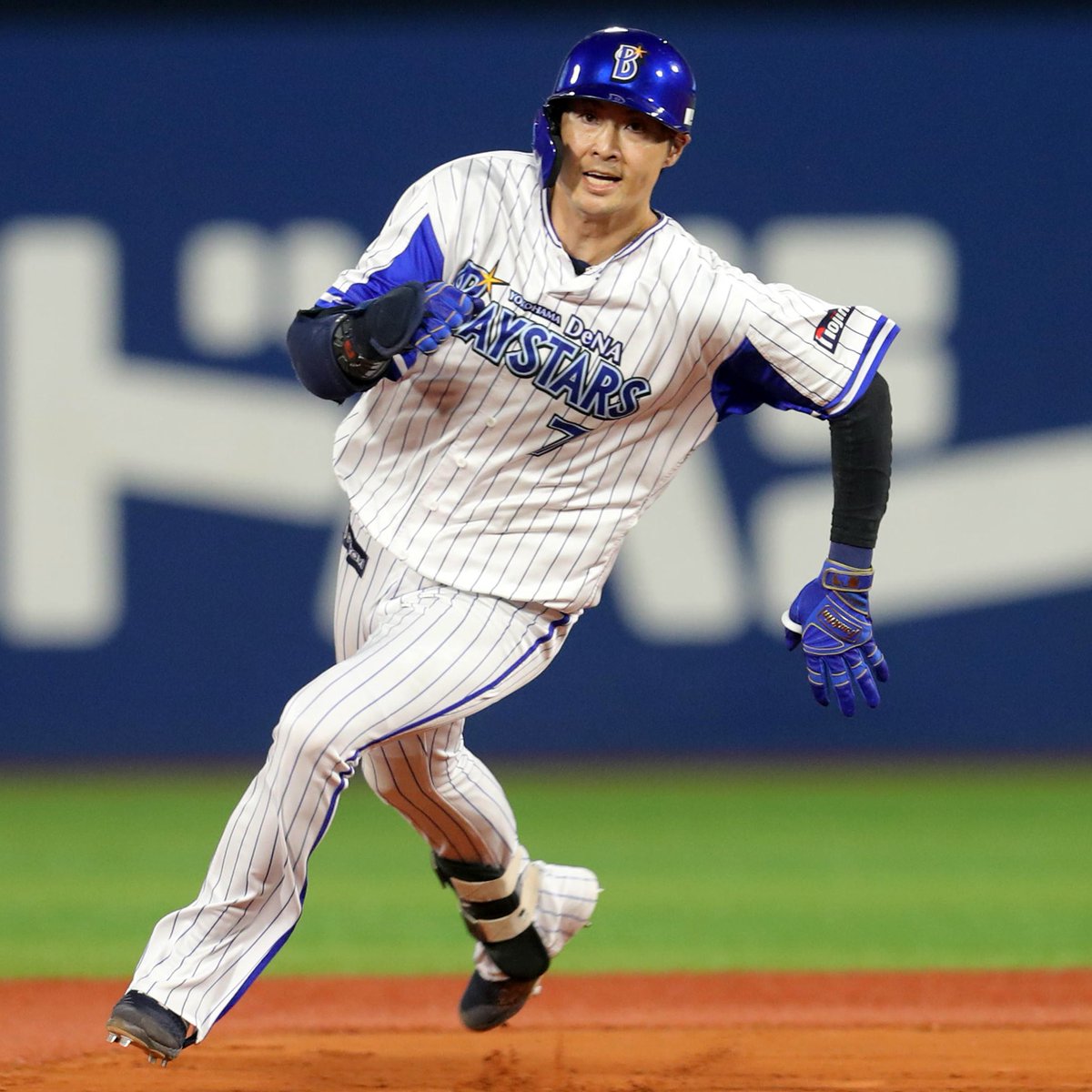 ベイスターズ情報 サンスポ Dena初代主将 石川雄洋 から ３代目主将 佐野恵太 へ 受け継がれる背番号 ７ Baystars ７sano サンスポ