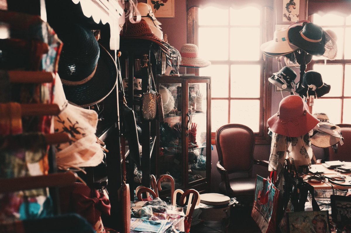 MandyKloppers's tweet photo. The average person has at least twenty-three items without a purpose or use, and that’s not even counting sentimental keepsakes. #clearout #declutter #findspace #innewoutold #makespace #storagespace https://t.co/sghvDxpv5F https://t.co/dEr7gmwVY9