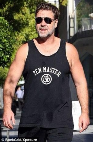 RussellCrowePR's tweet photo. Ok Ok!!  Let's put jealousy aside from the apparent and supposed new love of #russellcrowe and only admire the beauty of the Zen Master that nature gives us. 
❤️🔥💚🙏🏽✨🕉🌱#om repeat after me... #ImNotJealous @russellcrowe #russellcrowePR #russellcrowefans #russellcrowePRFans https://t.co/TxZJ6S96ot