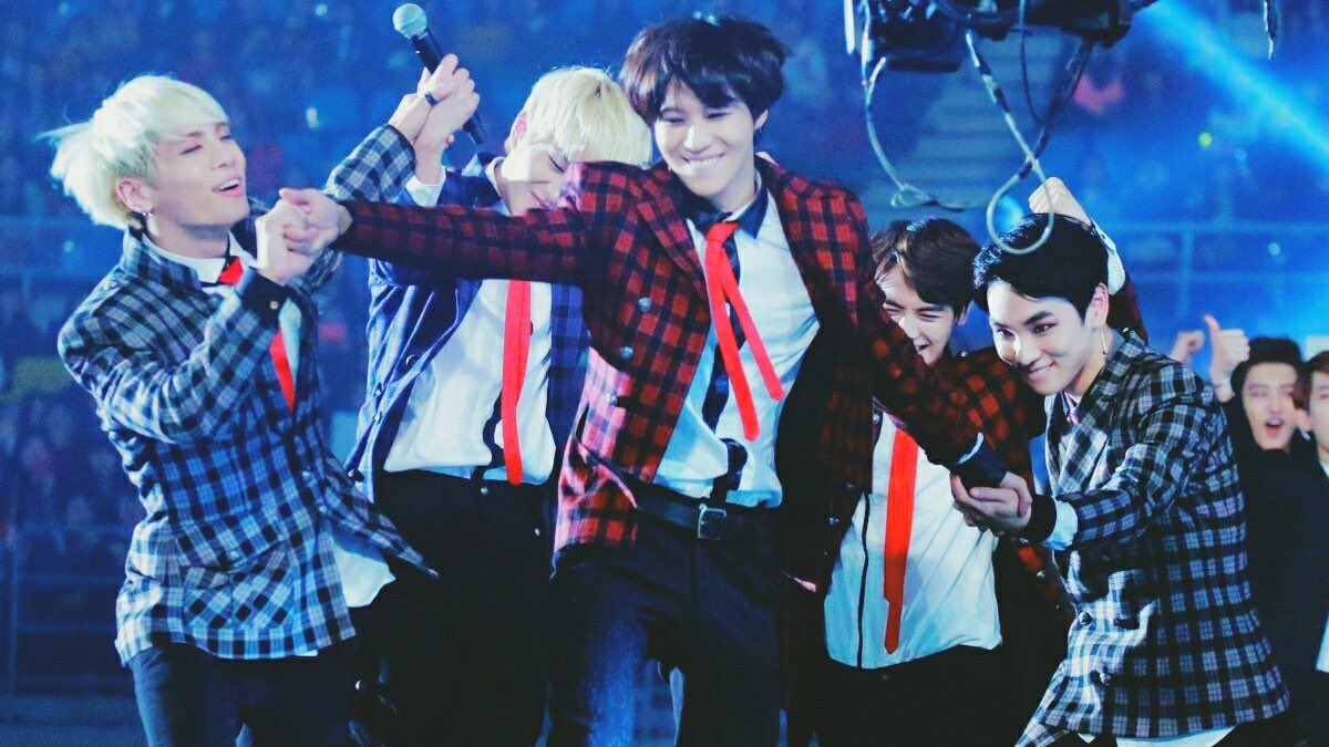 sentimental4u's tweet photo. “Because the decision of members is done by the company for us, like a family, it's not like you can choose your family? Yeah, because I was born as SHINee”-150103 BN Jjong©️ cosmicsticks https://t.co/ZMzTqGtc1U