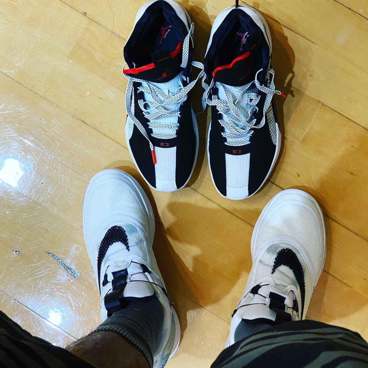 yo_comado's tweet photo. 4年振りにまともにバスケ
身体動かねーとかを通り越して、よくわからない笑
30キロの重りをまとってなんとか3時間やりきりました
怪我なく終わってよかった
#aj35 #adaptbb https://t.co/D8duYrNzOm
