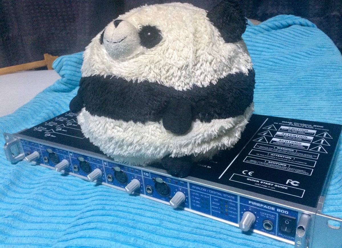 k_n_j_i's tweet photo. やっと制作が軌道に乗ってきたと思いきや、まさかのインターフェイスの電源ユニットが壊れた模様…。修理までなんもできないー。💦
にしらじっ！の替歌ストックしてあって良かった！その間に直るのか！？とりあえず明日の生放送は大丈夫です！
#fmhot839 #にしらじ #basevox #rme #fireface800 https://t.co/FBNZfADlWr