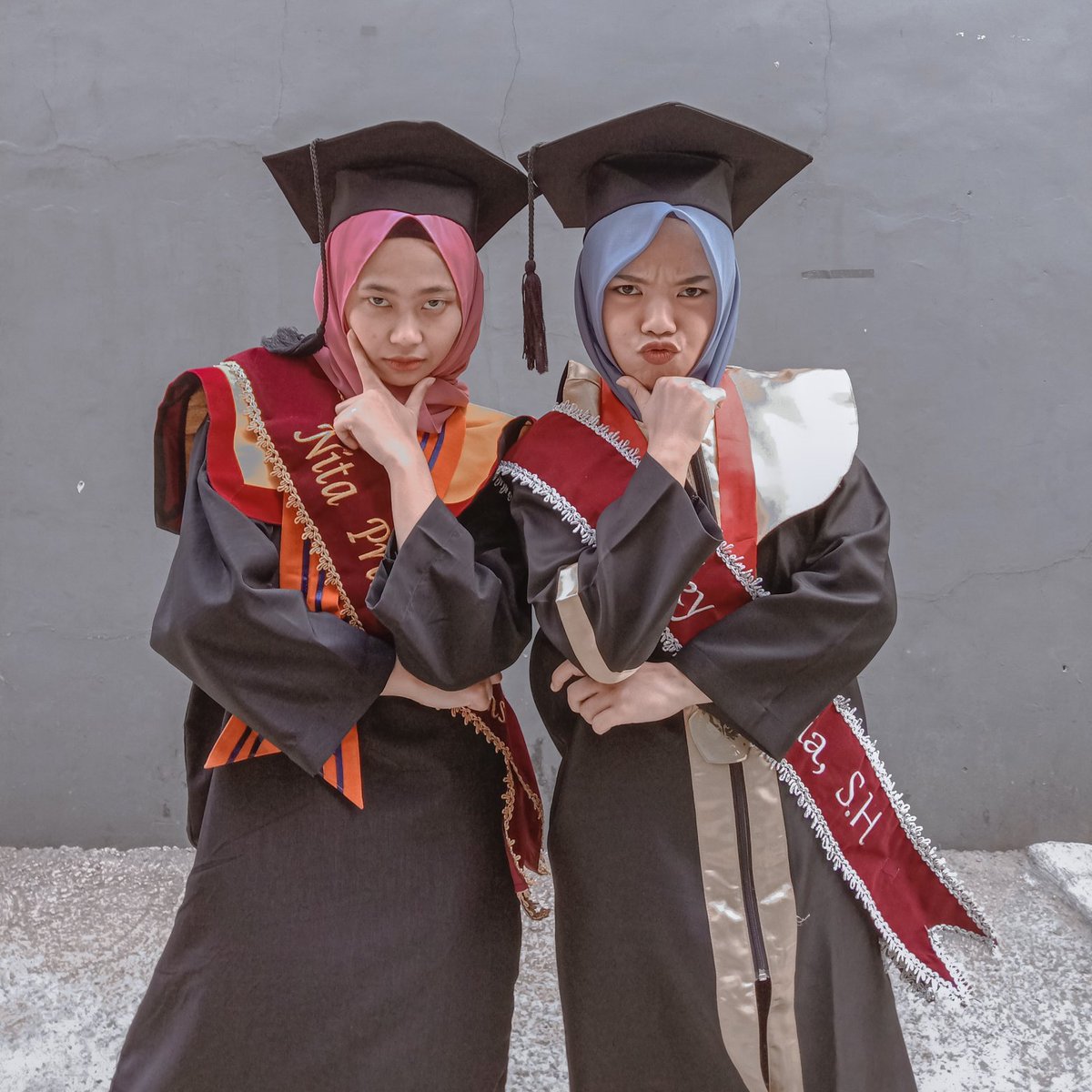 NitPrat's tweet photo. Place : Baleendah
Date :14 -11- 2020
Time : 15.00 WIB
Dc : Toga Kebangsaan + Aksesoris pendukung
In frame with @niskyamalia
#wisudaonline #ingindiborder #wisol #sarjanayoutube #hanyakonten #barokahna https://t.co/9NnJtMPh7a