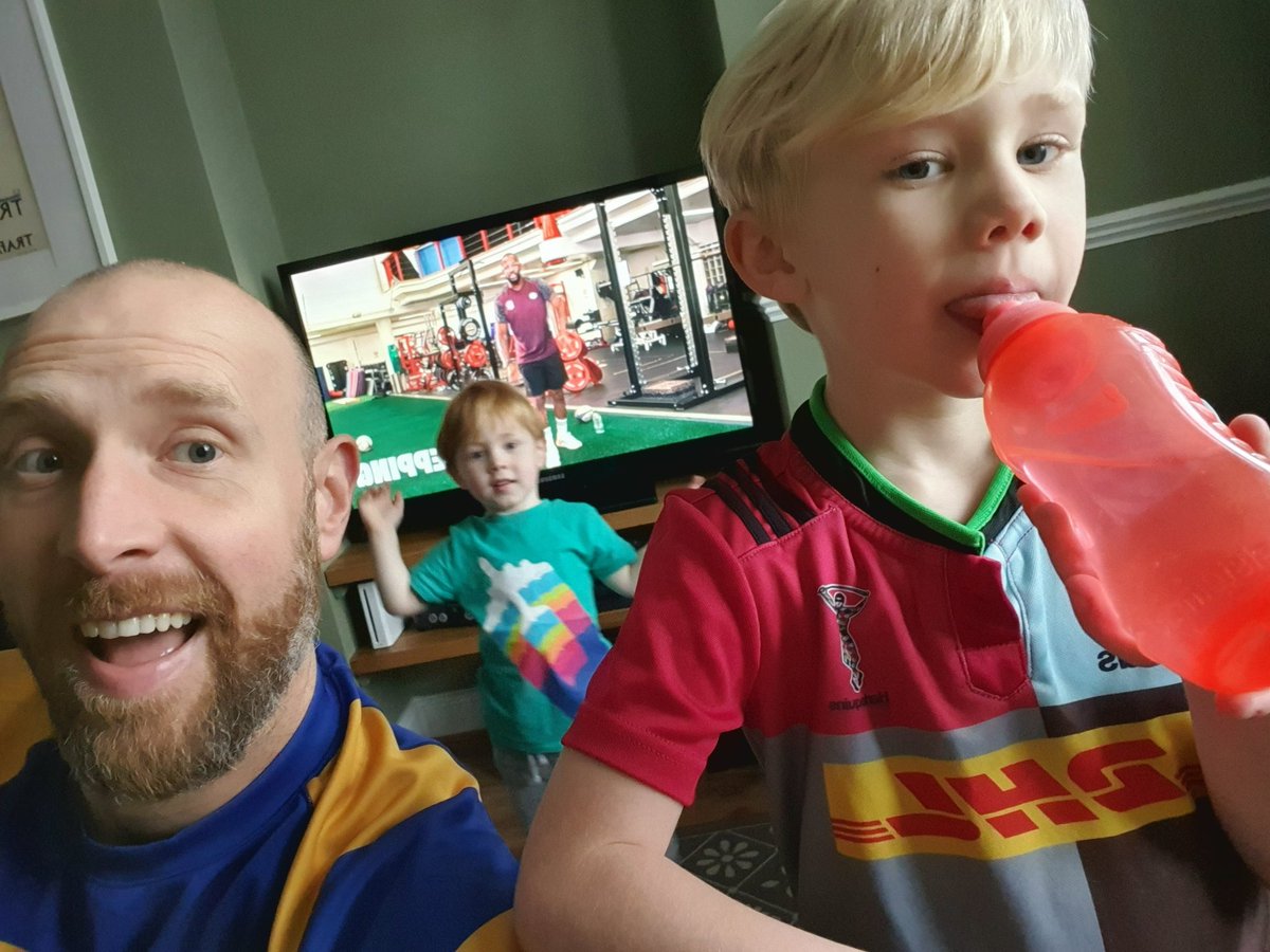 randomtalking's tweet photo. @EnglandRugby @ugomonye Representing @UpminsterRugby U6's this morning! 🏉🏉🏉🌹🌹🌹 https://t.co/cpB1WRZSSn