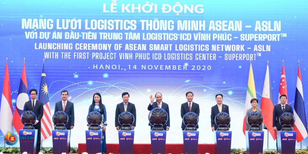 #ASEAN2020VN
#CohesiveAndResponsive
#37ASEANSummit 

PM Nguyen Xuan Phuc and PM <a href="/leehsienloong/">leehsienloong</a>, via videoconference, witnessed on November 14 the launch of the <a href="/ASEAN/">ASEAN</a> Smart Logistics Network.
➡️ bit.ly/3lyGcT2