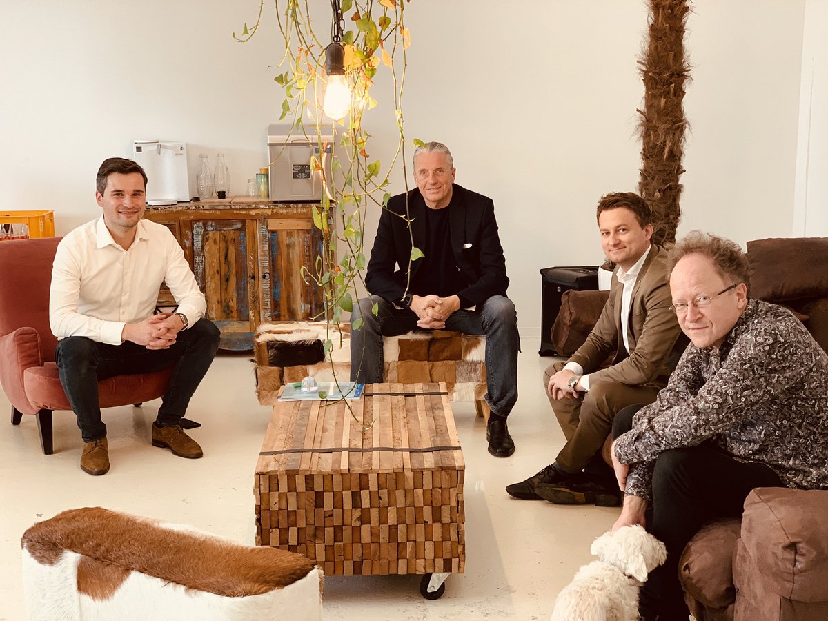 dmatusiewicz's tweet photo. Throwback: Dreh mit Prof. Dr. Martin Hirsch 🦌, Gründer von @adahealth @adahealth_de in #Witten zum Thema #Präzisionsmedizin und #Wissensräumen. - mit @MedInfluencer, @DrNiestroj und Oscar von Essen. 🐶 #DigiHealthTalk https://t.co/8MlkOLrCcj