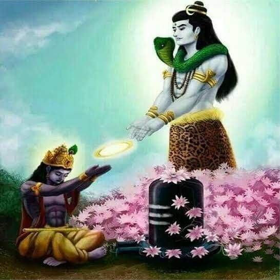 AnyTime_Read's tweet photo. भगवान विष्णु को सुदर्शन चक्र:

भगवा��� विष्णु के हर चित्र व मूर्ति में उन्हें सुदर्शन चक्र धारण किए दिखाया जाता है। यह सुदर्शन चक्र भगवान शंकर ने ही जगत कल्याण के लिए भगवान विष्णु को दिया था।

पढ़िए पूरी कथा
 {https://t.co/qkrIdYFPQE}

#AnyTimeRead #भगवान_शंकर #कथाएं #Reading https://t.co/pFuI3zrzvU